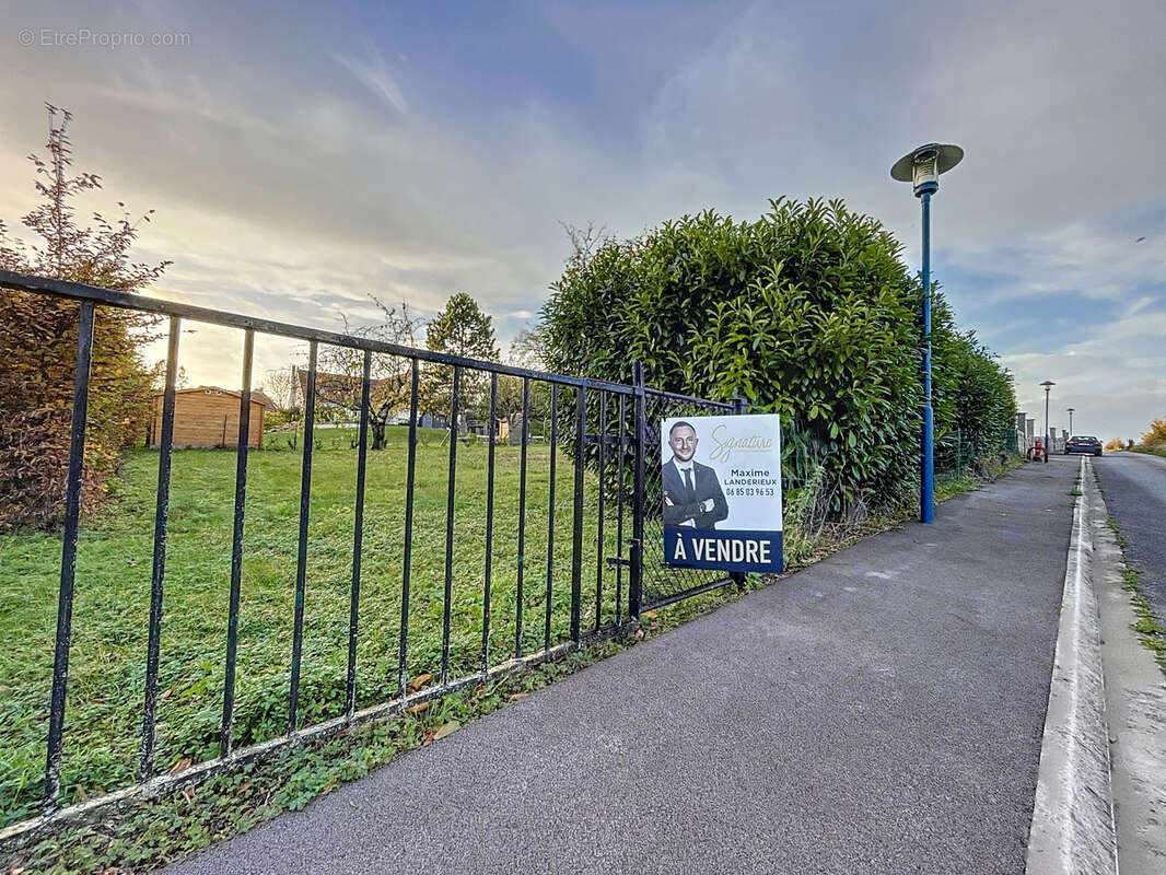 Terrain à GUIGNICOURT