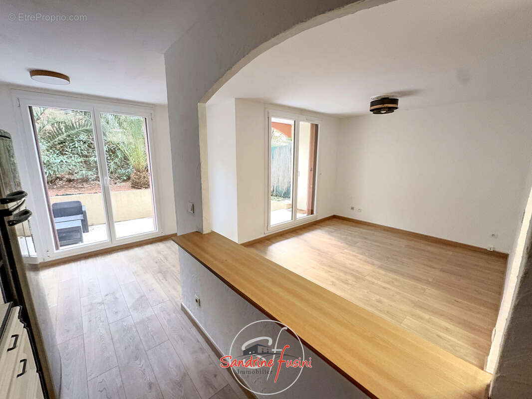 Appartement à CARROS