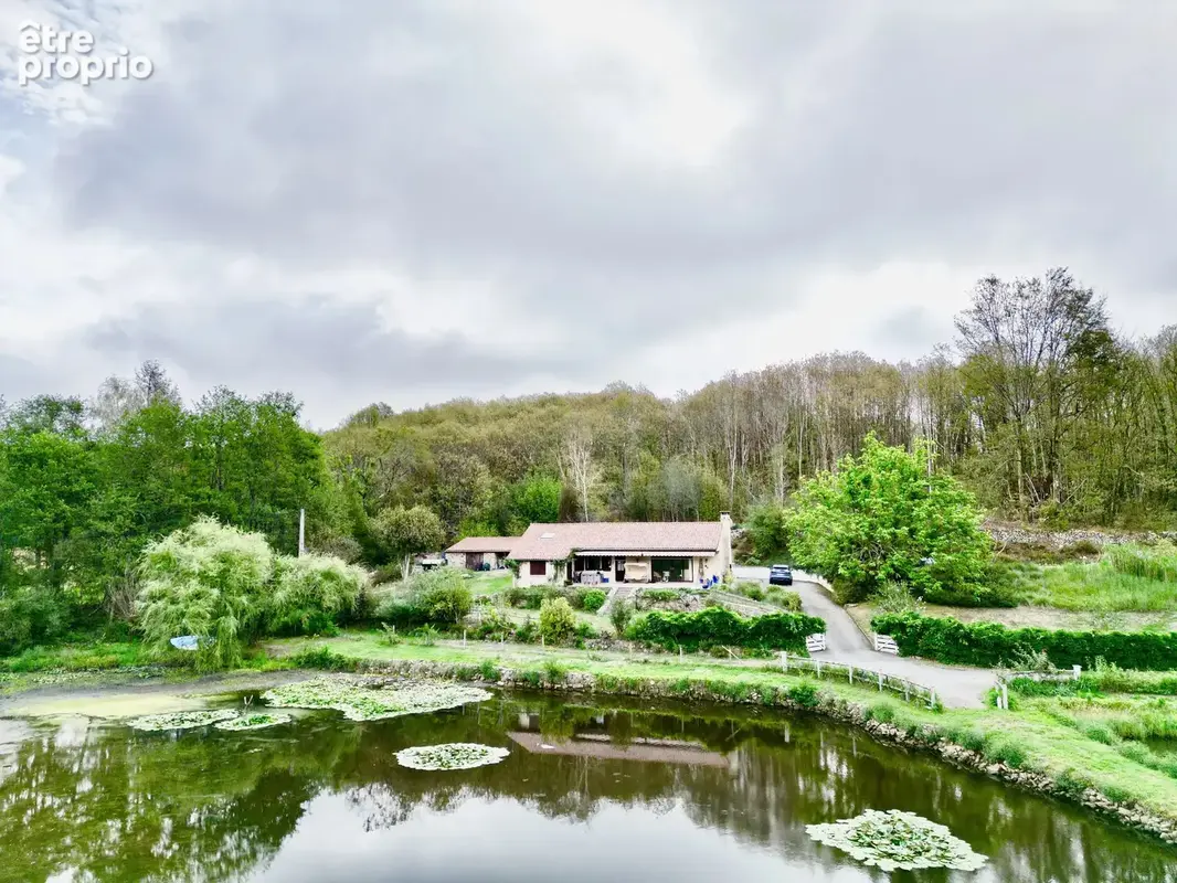 Une vue imprenable sur le lac, le tout dans un pavillon indépendant niché au cœur de magnifiques jardins privés. - photo 20