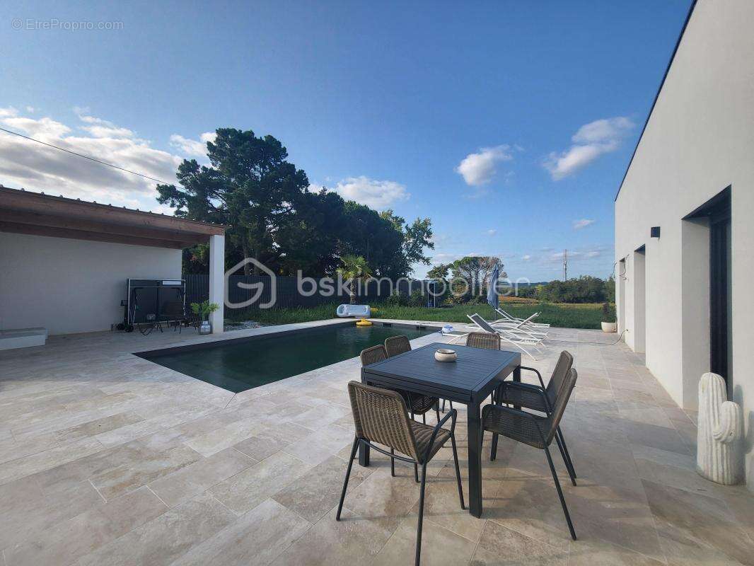 Maison à SAINTE-COLOMBE-EN-BRUILHOIS