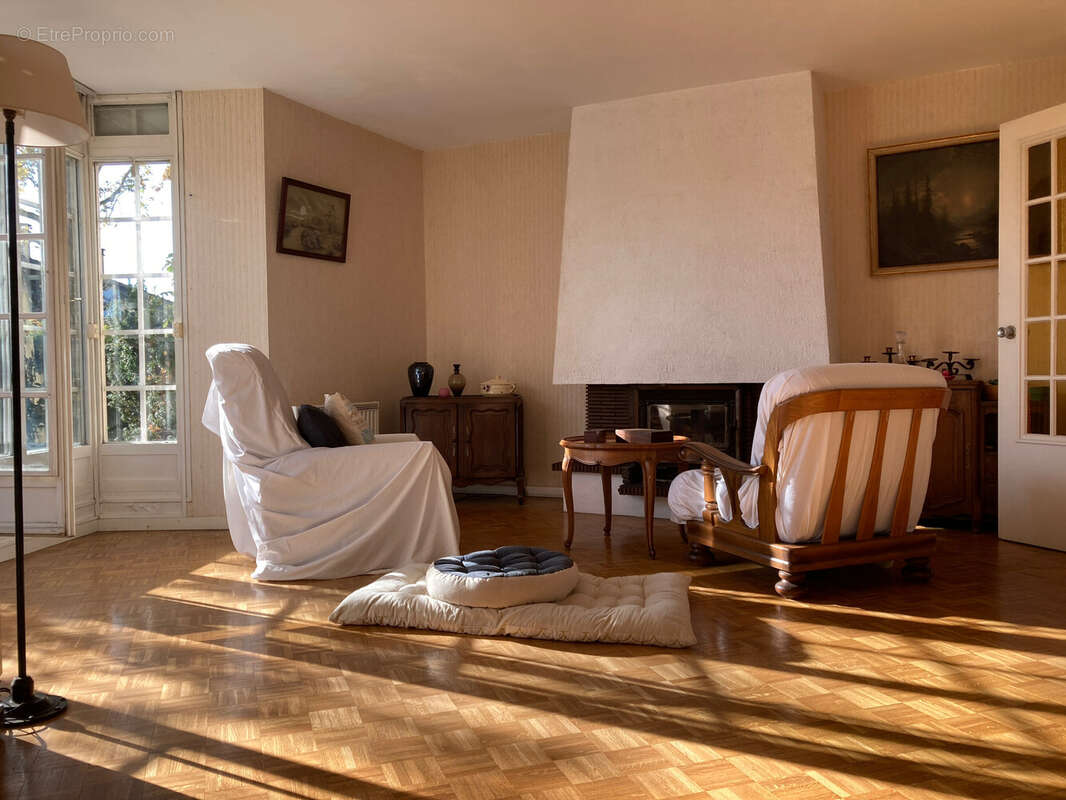 Maison à LES CLAYES-SOUS-BOIS