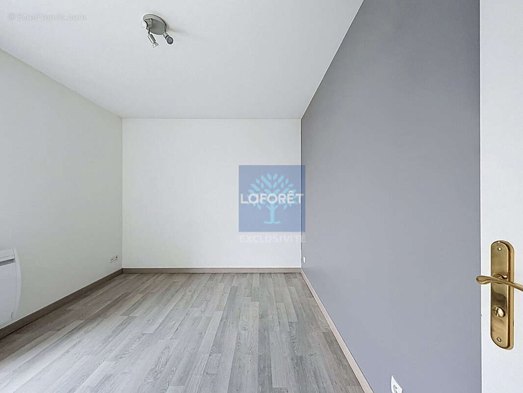 Cergy (95) - appartement trois pieces avec une belle terrasse + parking - photo 11