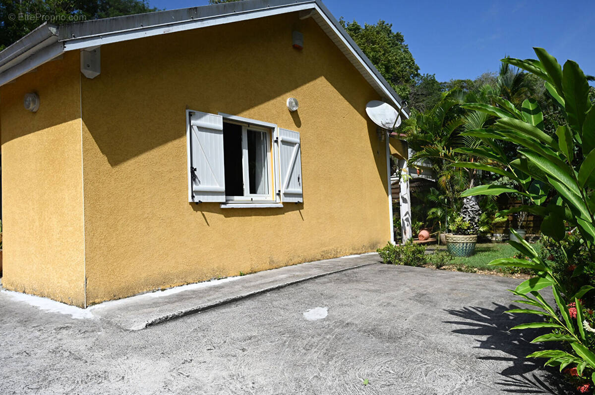 Maison à LES ABYMES