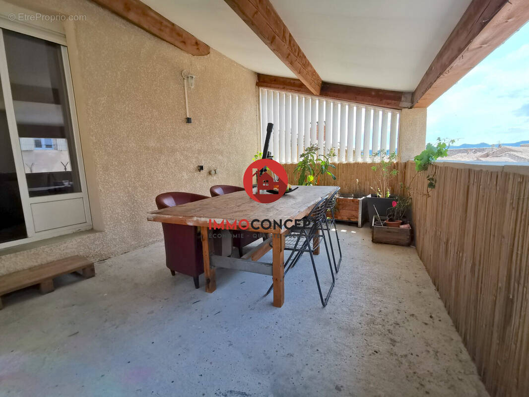 Maison à LAUDUN-L&#039;ARDOISE