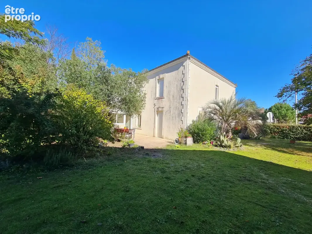 Maison de caractère au centre du village - photo 3