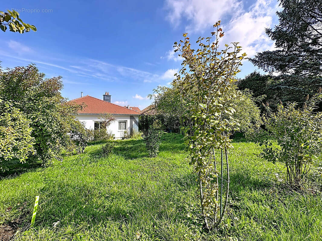 Maison à NEUFCHATEAU