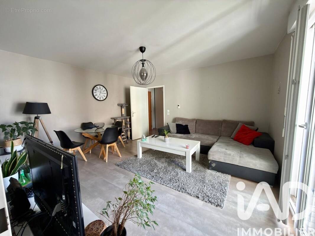 Photo 1 - Appartement à SAINT-THIBAULT-DES-VIGNES