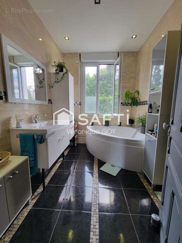 Maison 129 m² à Medillac  - photo 6