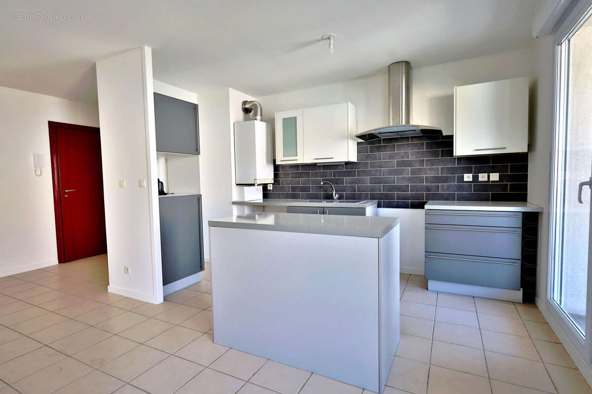 Appartement Type 3 - 62,02 m2 habitables (LOI CARREZ) - Garage - photo 3
