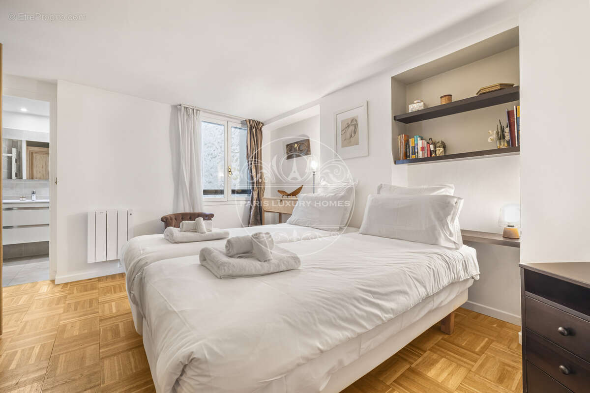 Appartement à PARIS-8E