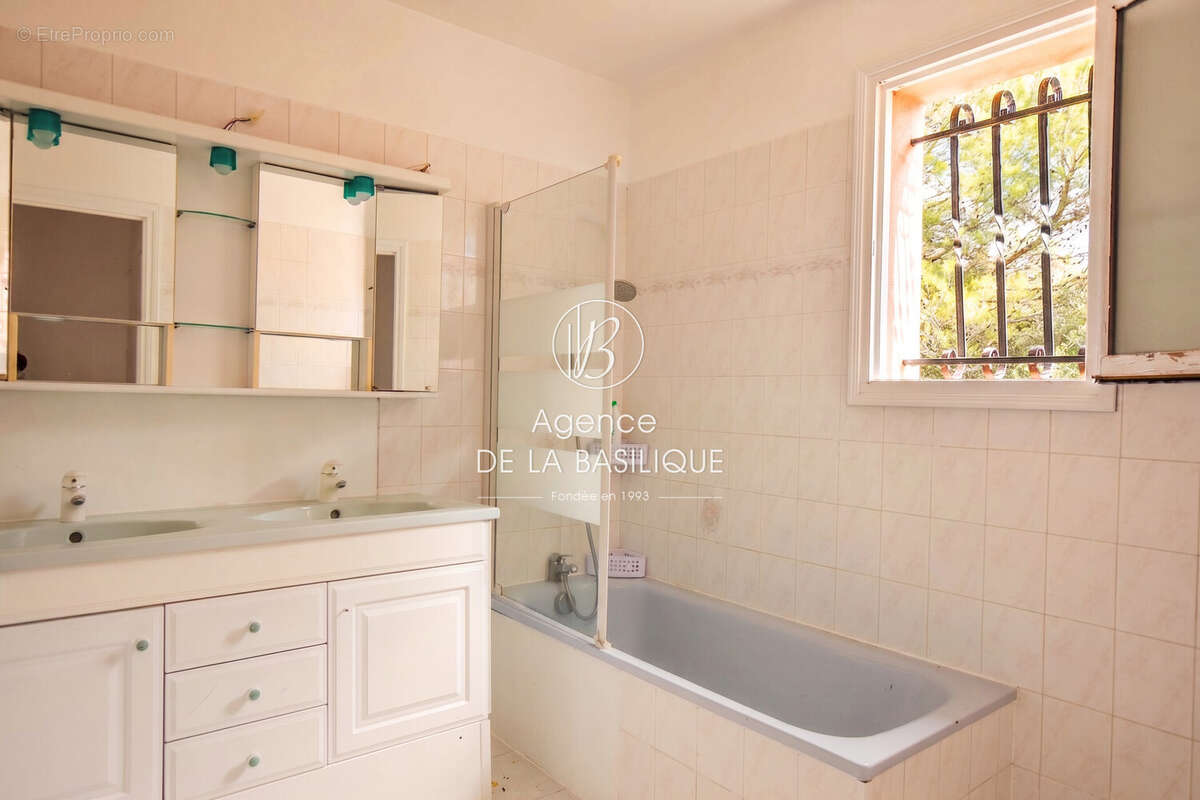Maison 165 m² à Saint-Maximin-La-Sainte-Baume  - photo 9