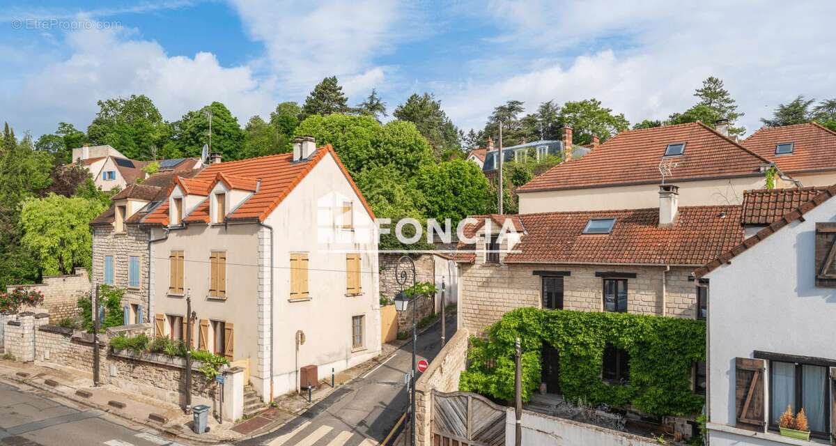 Appartement à LE MESNIL-LE-ROI