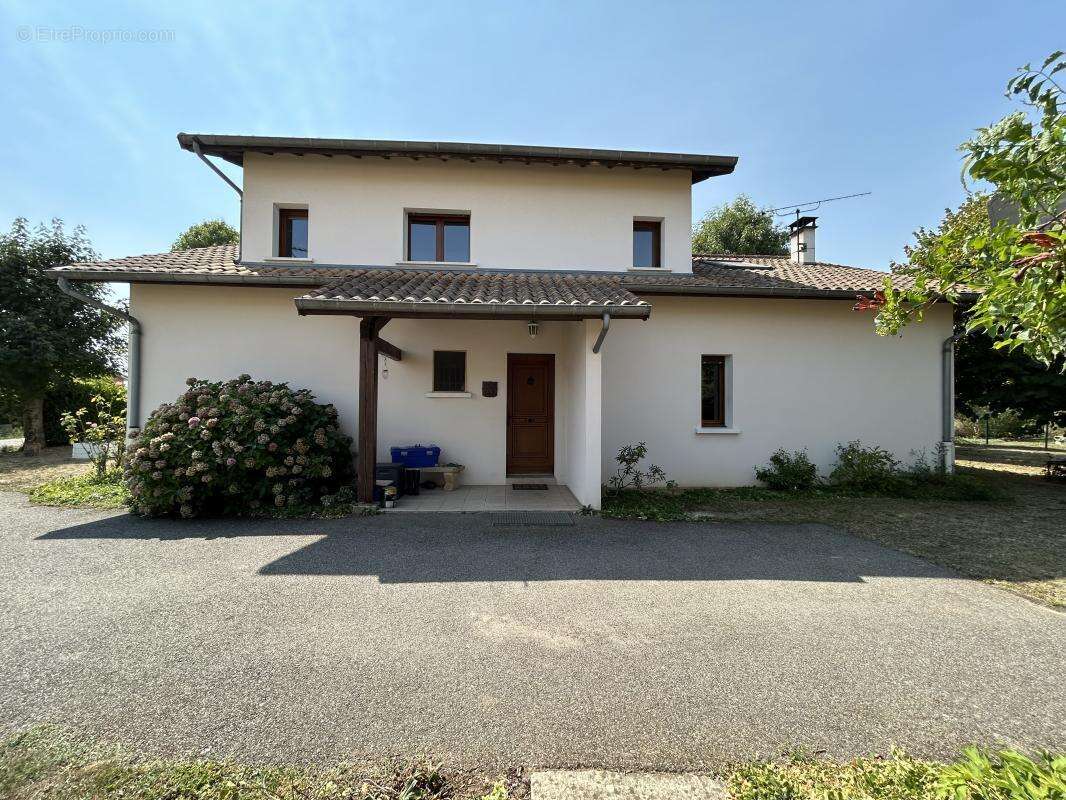 Maison à BOUGE-CHAMBALUD