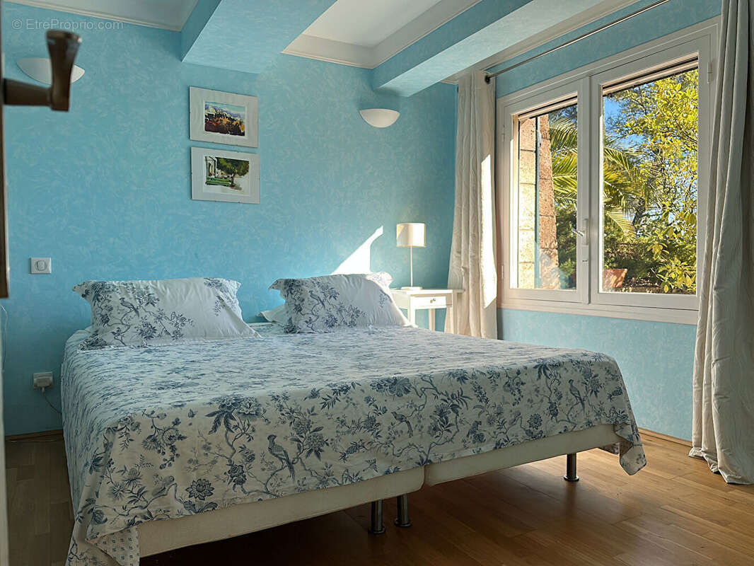 Maison Lorgues de 206 m² 4 chambres, un studio sur 6100 m² de terrain - photo 16