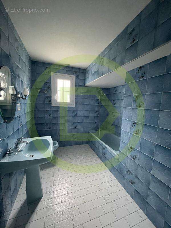 Maison à ROULLET-SAINT-ESTEPHE