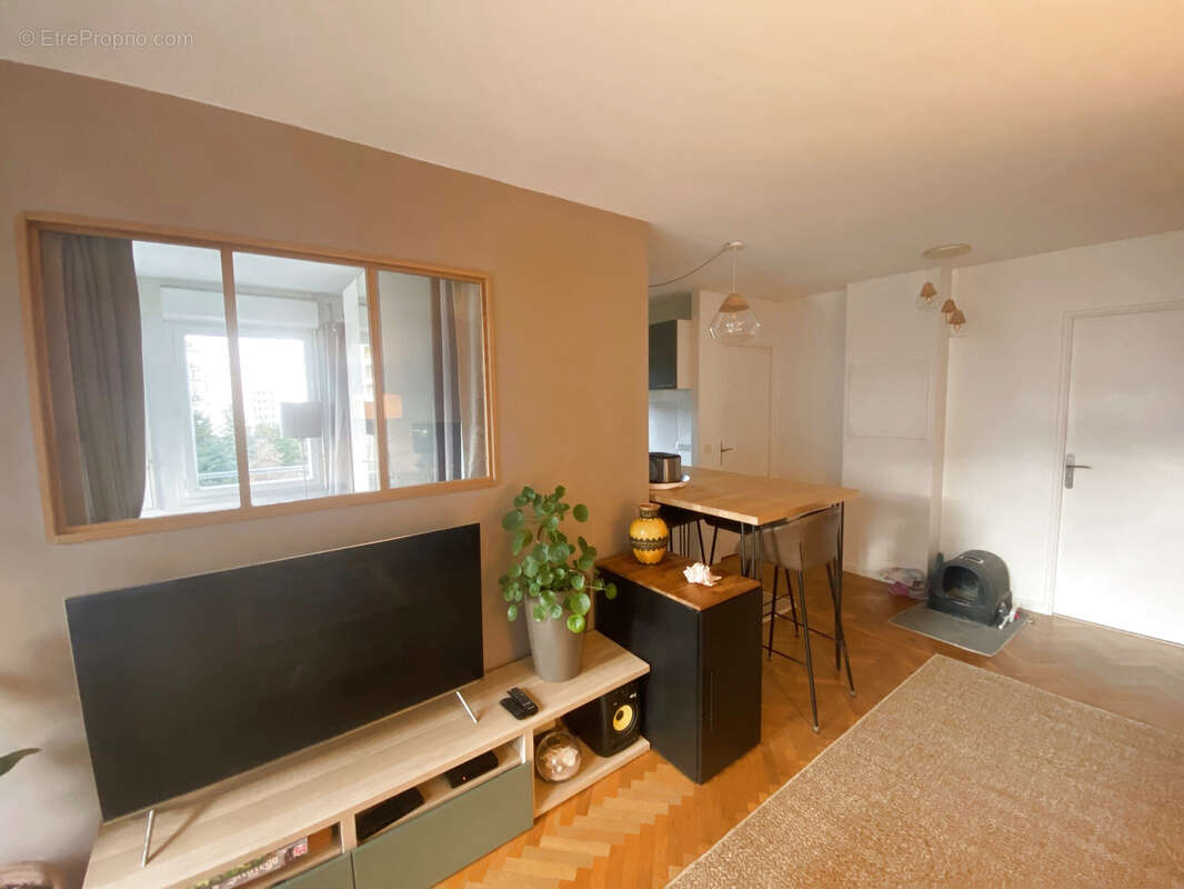 Appartement à COURBEVOIE