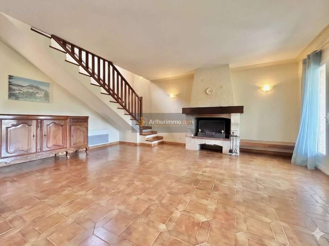 Maison à ROQUEBRUNE-SUR-ARGENS