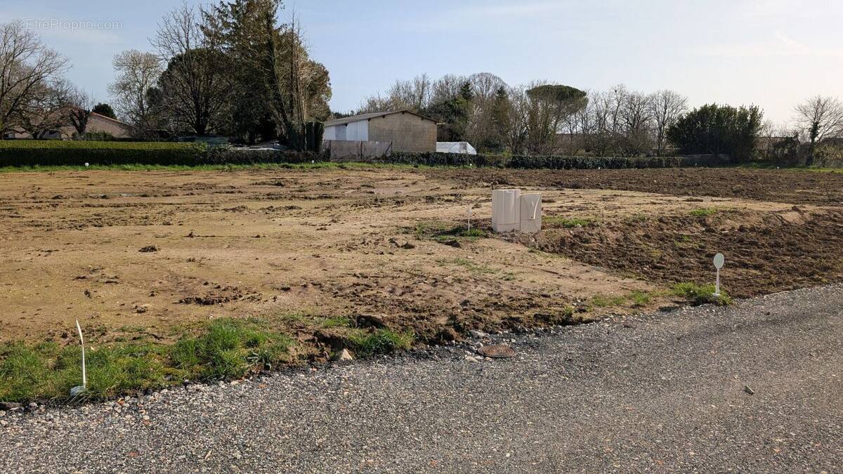 Terrain à PRAHECQ