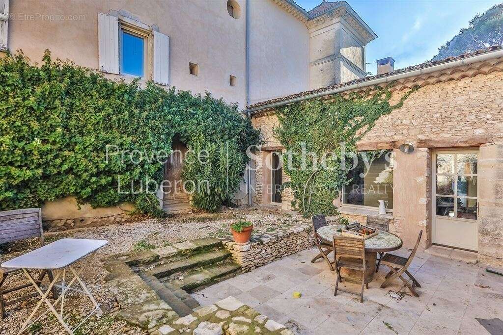 Maison à SAINT-SATURNIN-LES-APT