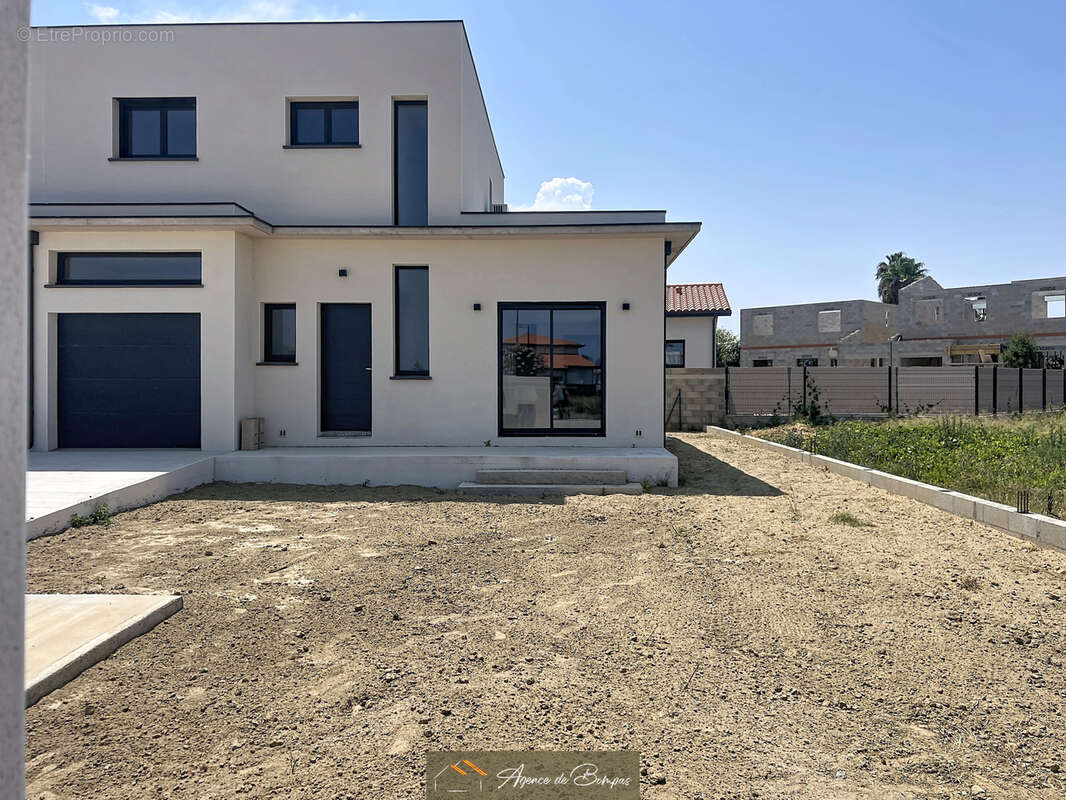 Secteur residentiel - villa 3 faces de type 5 -  121 m2 hbts  sur 344  m2 de terrain  - - photo 3