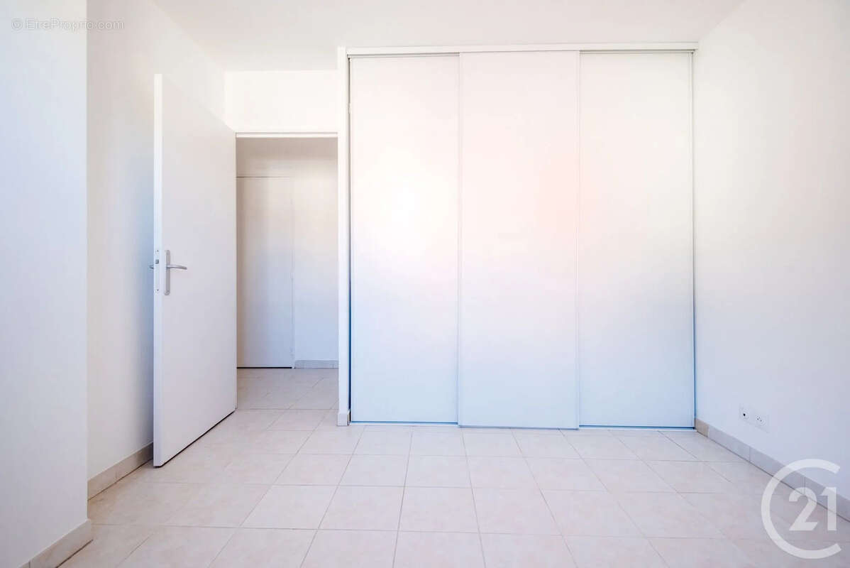 Appartement 66 m² à Antibes  - photo 8