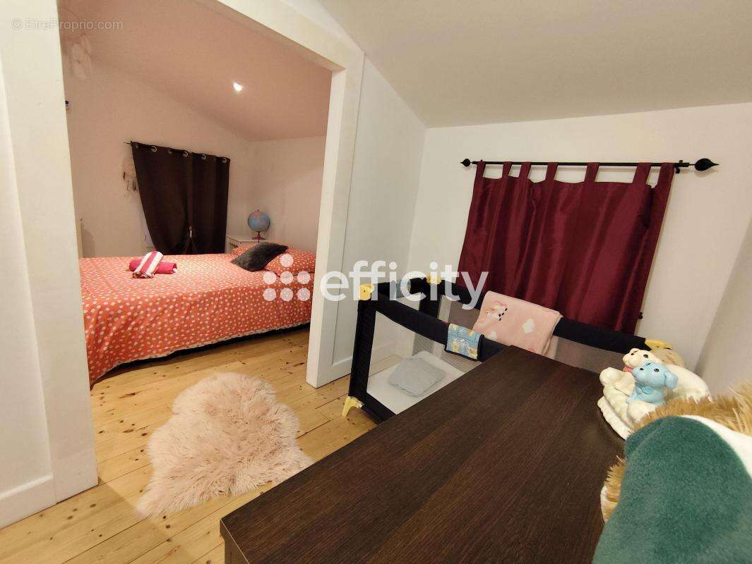 Maison à BRIZAMBOURG