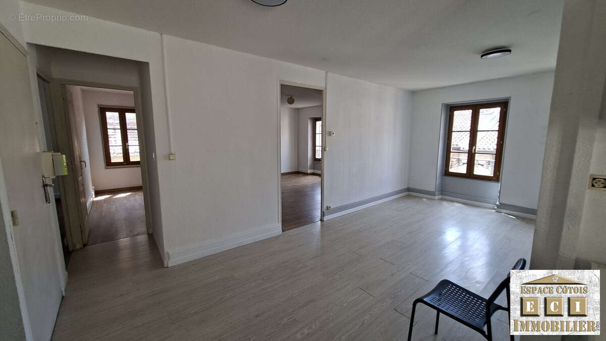 Appartement 80 m² à La Cote-Saint-Andre  - photo 3