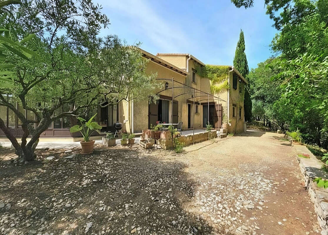 Maison Domazan 5 pièce(s) 176.85 m2 -  PARC 16.000 m² - PISCINE - BIEN RARE - photo 3