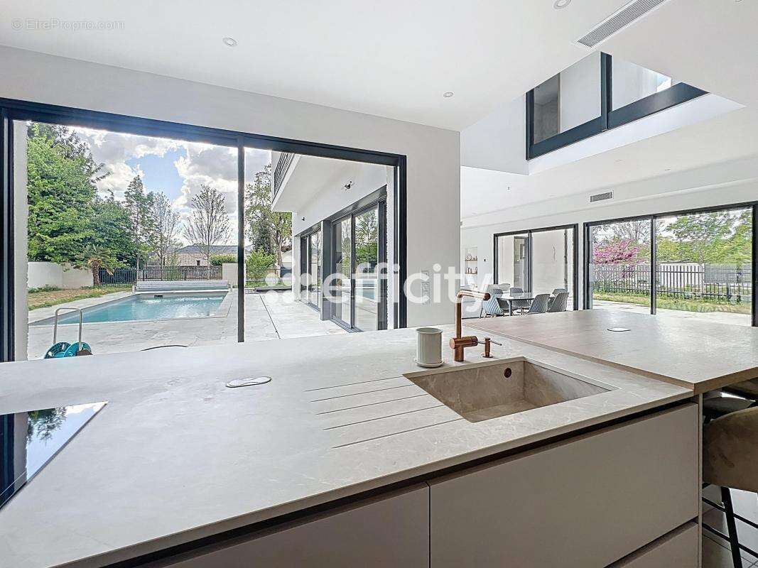 Maison 285 m² à Saint-Cyr-Sur-Loire  - photo 7