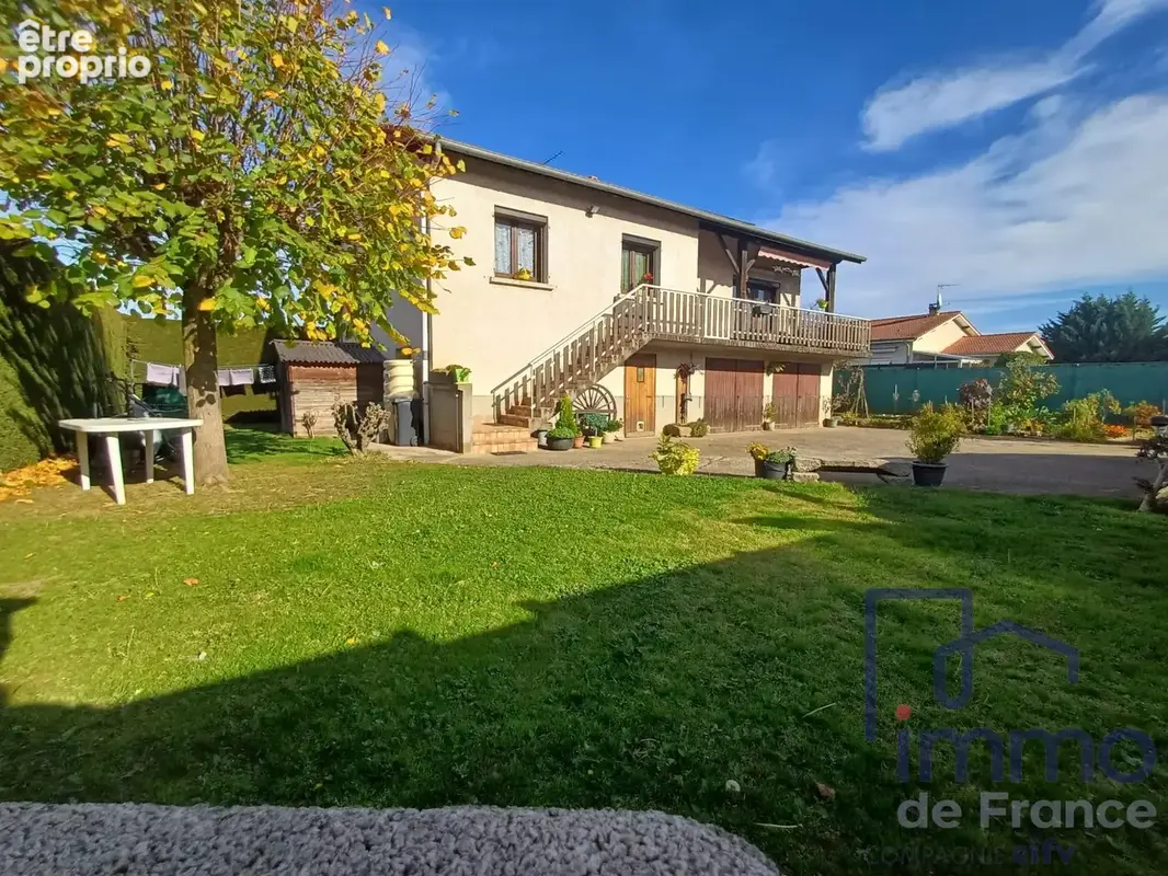 Maison 6 pièces 133 m² à vendre à Veauchette (42340) - photo 3