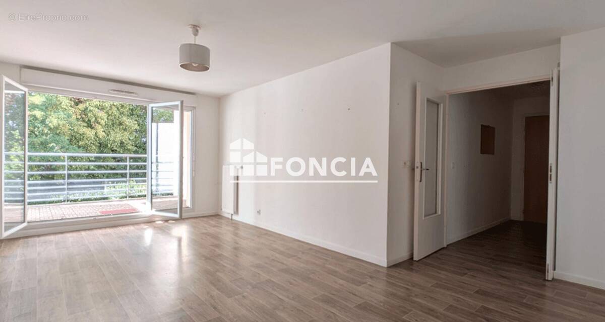 Appartement à CHILLY-MAZARIN