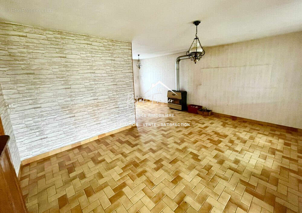 Séjour - Maison à YZEURES-SUR-CREUSE