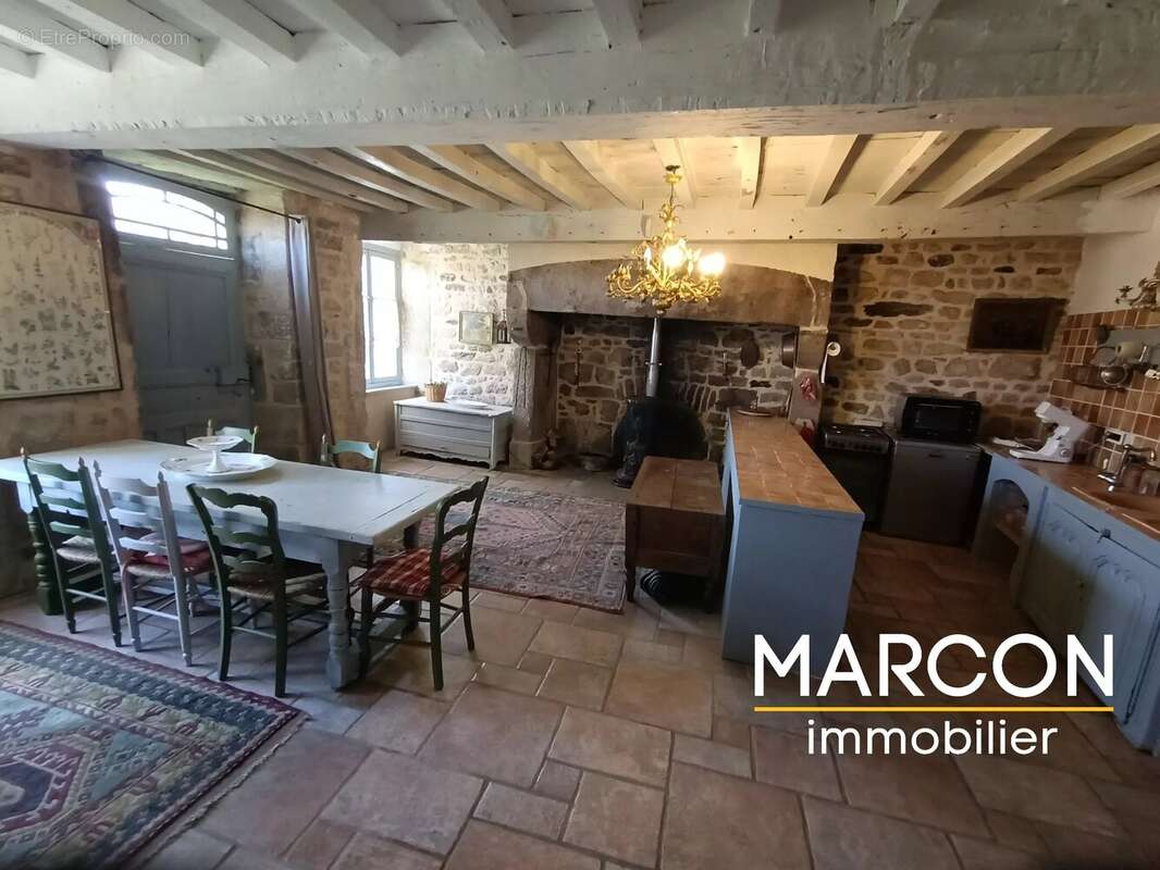 Maison à LE MONTEIL-AU-VICOMTE