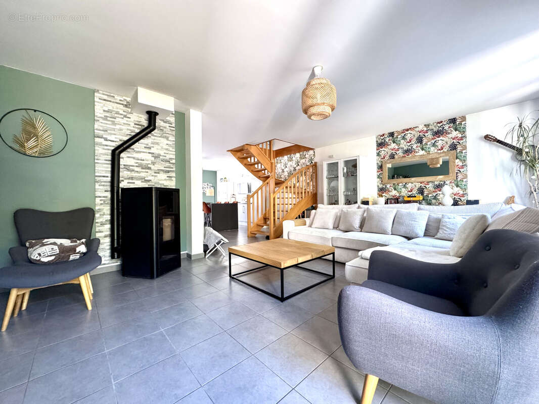 Maison à MAGNY-LE-HONGRE