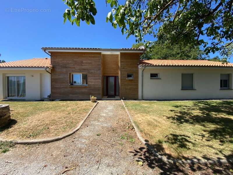 Maison à ESCOUSSANS