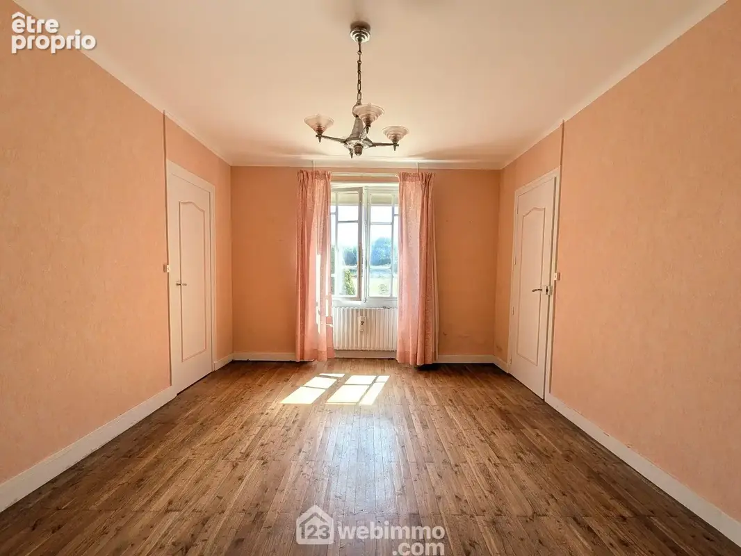 Une première chambre en enfilade