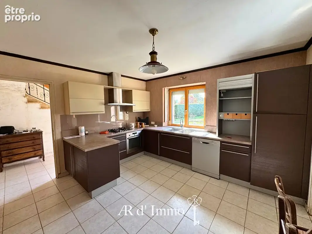 Maison en pierre avec dépendances - Terrain de 2 300 m² - photo 5