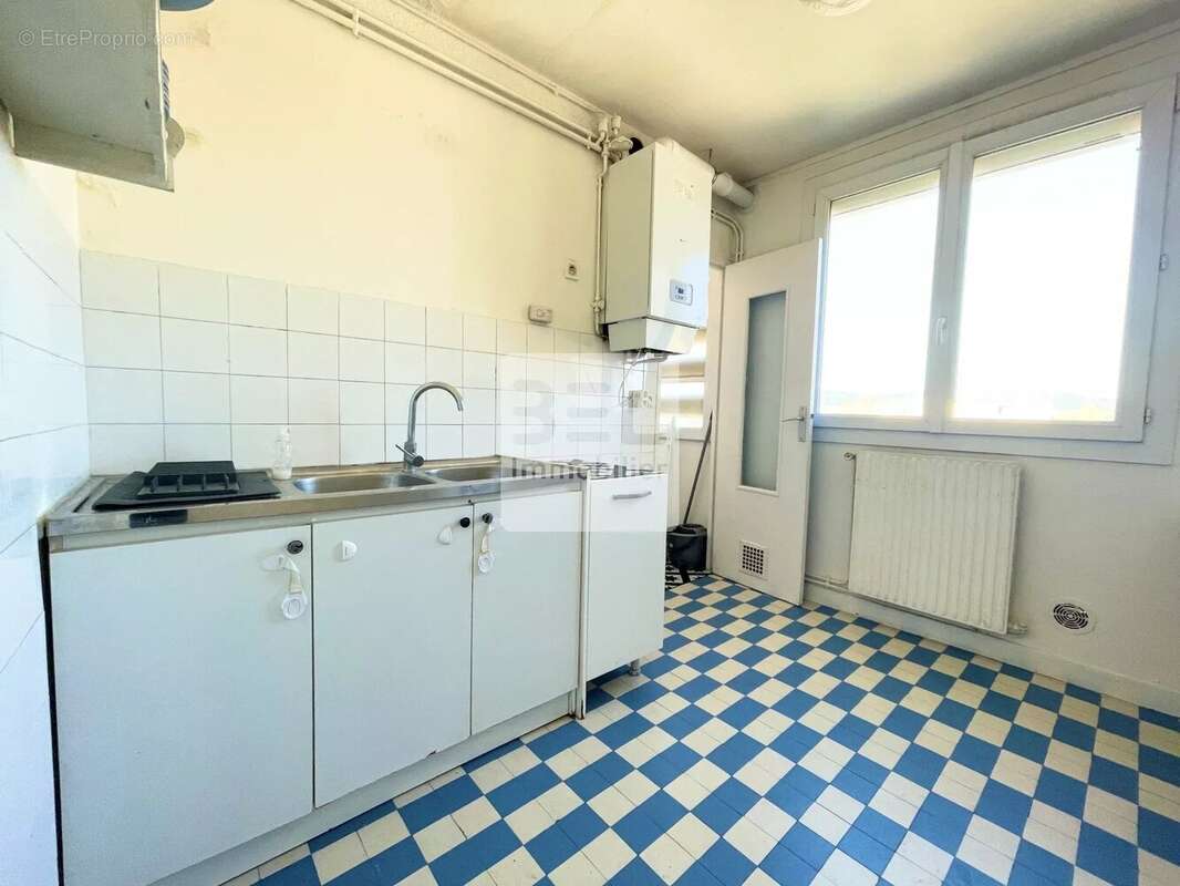 Appartement à BAGNOLS-SUR-CEZE