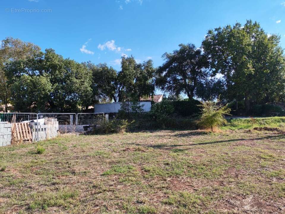 Terrain à LE CANNET-DES-MAURES