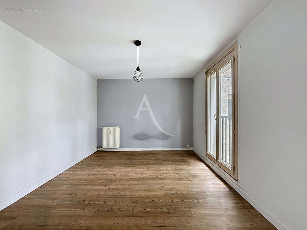 Appartement à AVRILLE