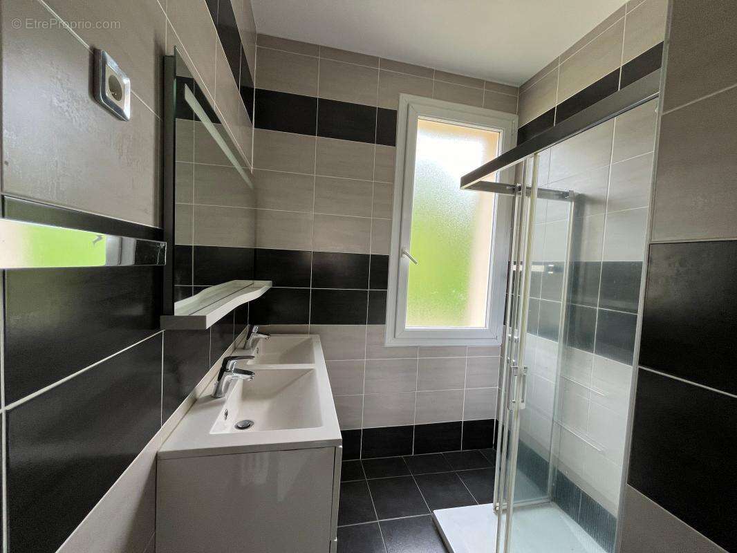 Maison à LA JONCHERE-SAINT-MAURICE