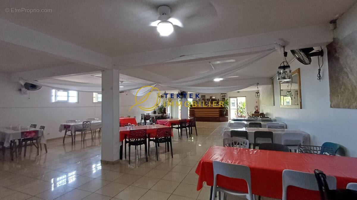 Commerce à PETITE-ILE