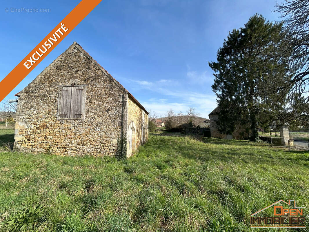 Terrain à SAINT-JULIEN-DE-LAMPON