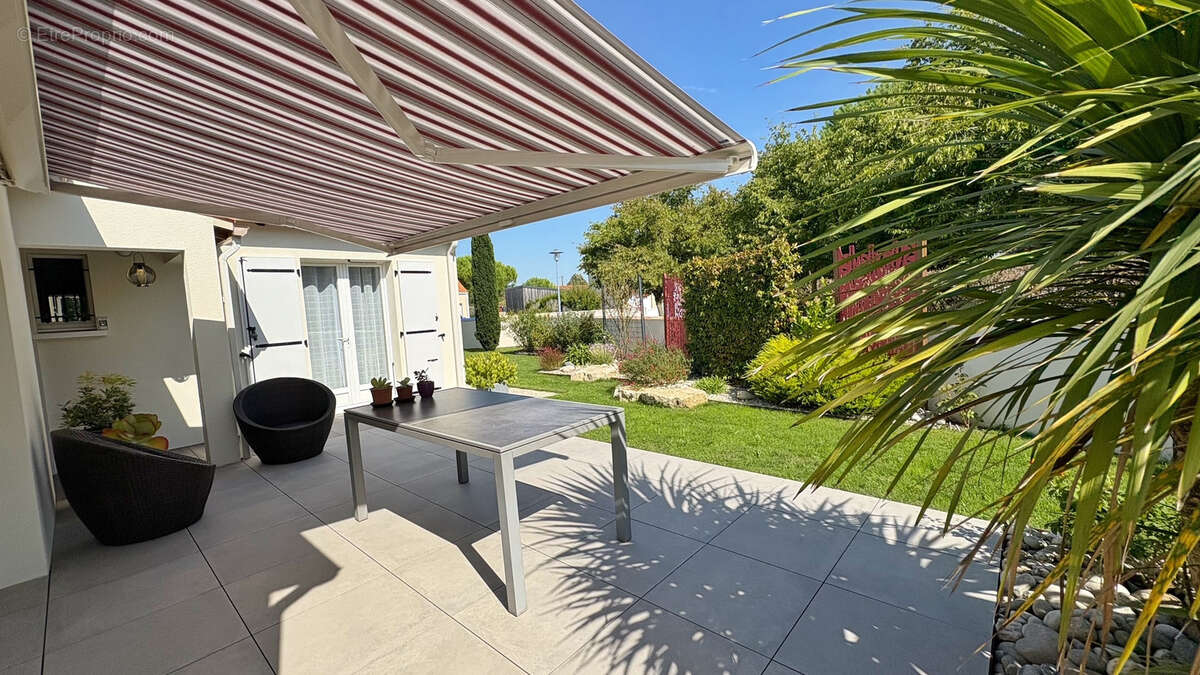 Maison à FRONTENAY-ROHAN-ROHAN