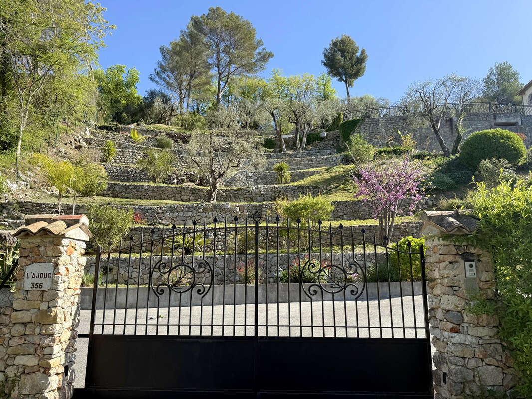 Maison à TOURRETTES-SUR-LOUP