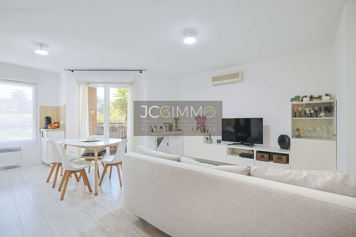 Appartement T3 rénové de 57m2 - Garage en sous-sol - Hyères - photo 4