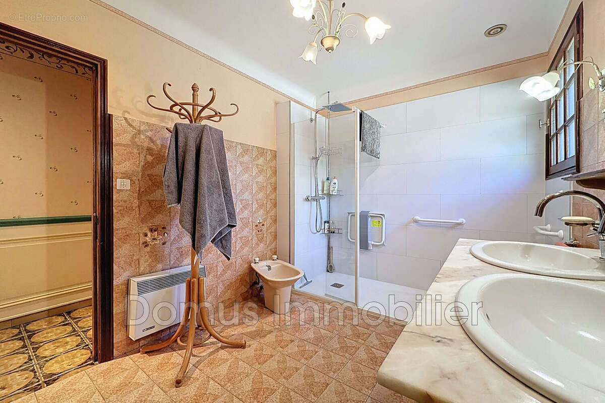 Maison à L&#039;ISLE-SUR-LA-SORGUE