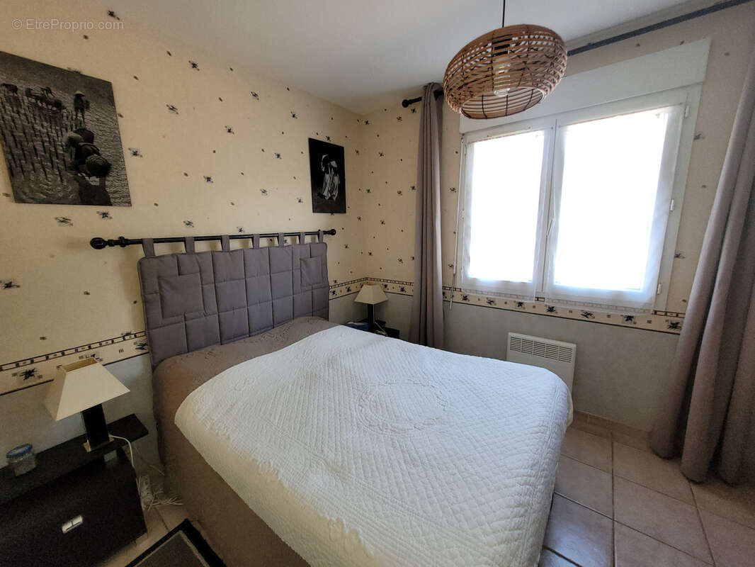 Salles d'Aude Villa T6 de 116 m2 de Plain-pied avec un garage de 30 m2, un atelier de 18 m2 et une piscine. - photo 7