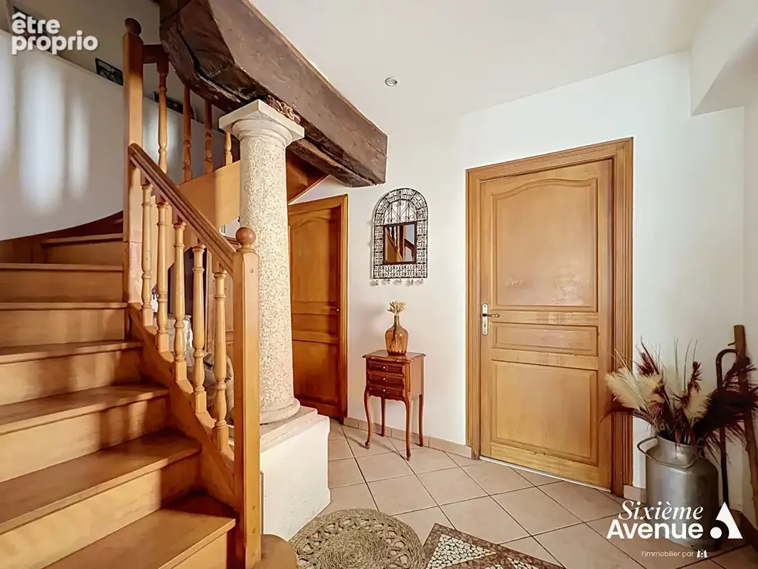 Maison de Village à Saint-Symphorien d'Ozon, 5 pièces, 3 chambres 119 m2. - photo 6