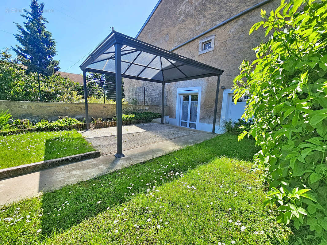 Maison à DOMPCEVRIN